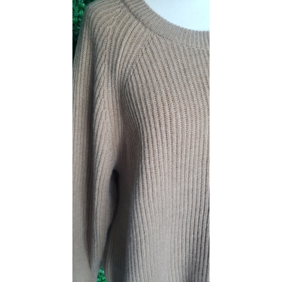 31. J.Crew Ribbed cashmere oversized crewneck sweater - Picture 4 of 6